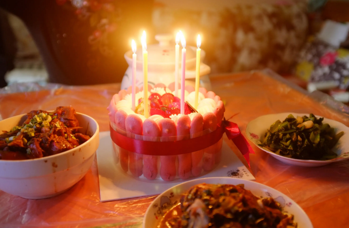生日短句,女儿生日 . 女儿生日简短朋友圈(精选33句)