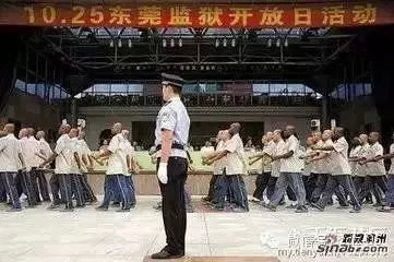 人神共愤!黑人留学生拿着中国的高额补贴,肆意妄为地传播艾滋